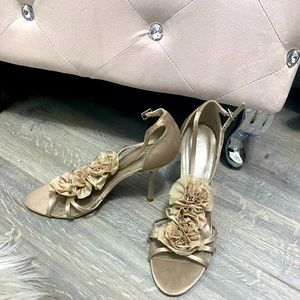 Aldo champagne gold heels. Size 9